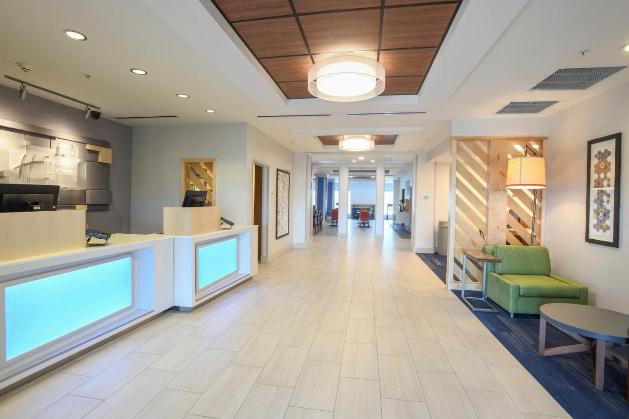 | Holiday Inn Express Hotel & Suites Richwood - Cincinnati South, an IHG Hotel