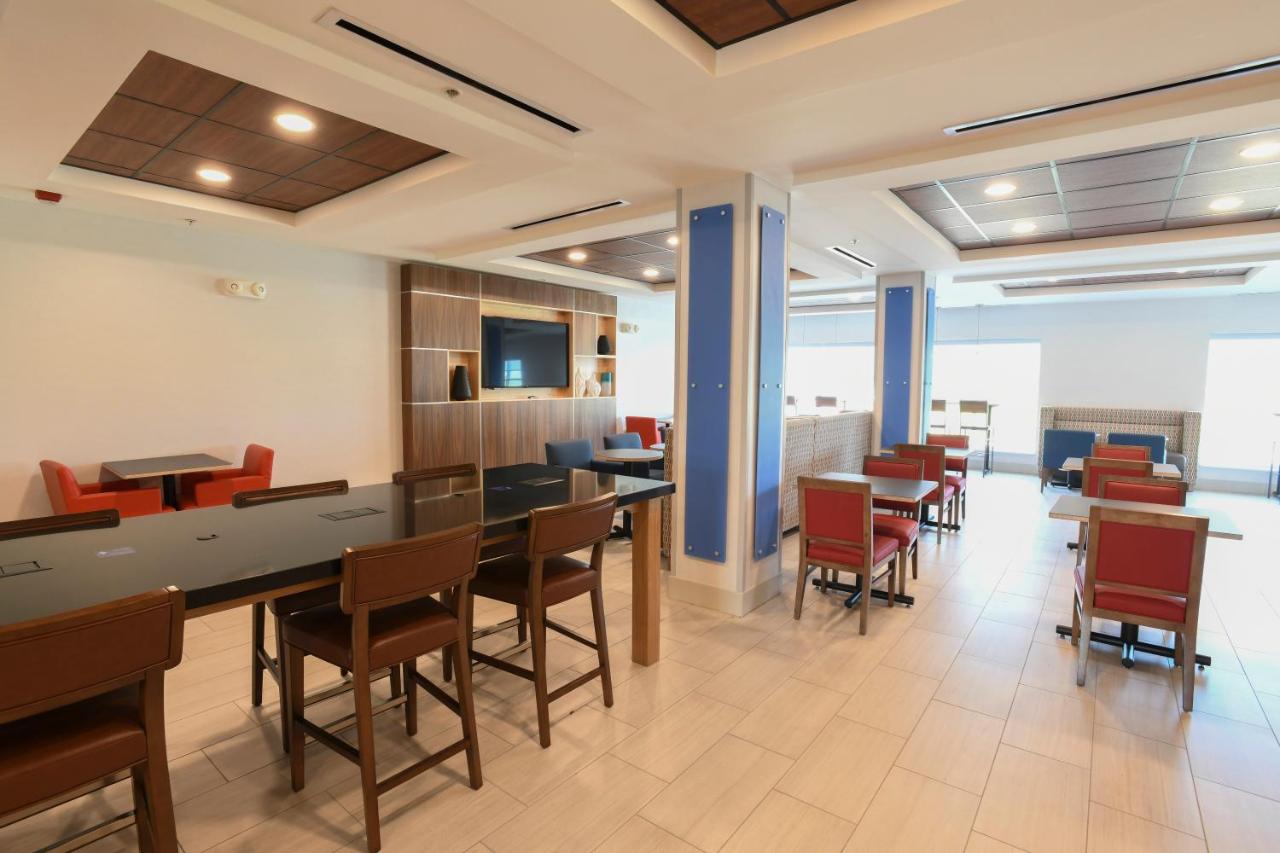 | Holiday Inn Express Hotel & Suites Richwood - Cincinnati South, an IHG Hotel