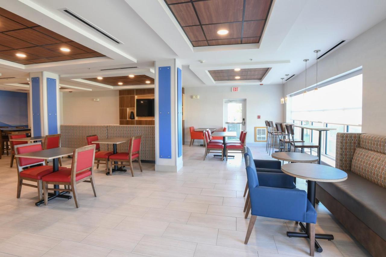 | Holiday Inn Express Hotel & Suites Richwood - Cincinnati South, an IHG Hotel