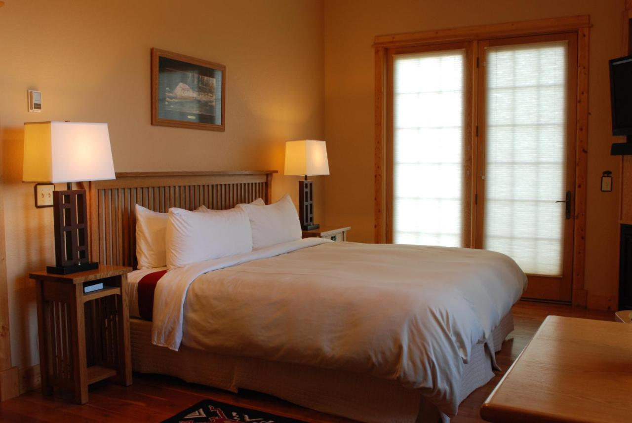| Gallatin River Lodge