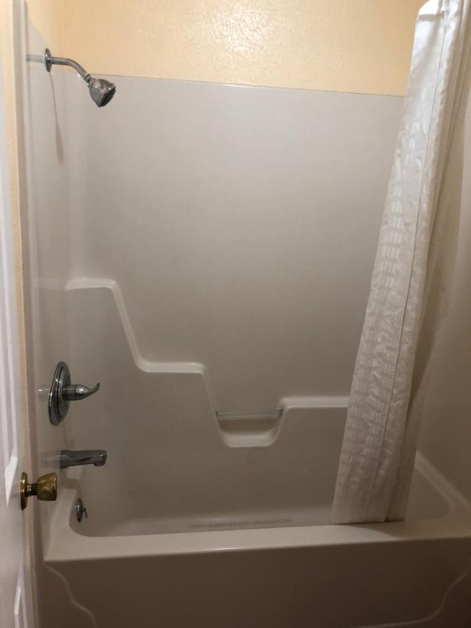 | Nendels Inn & Suites Dodge City Airport