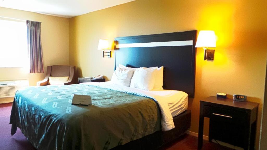 King Room - Accessible/Non-Smoking at Quality Inn Airport