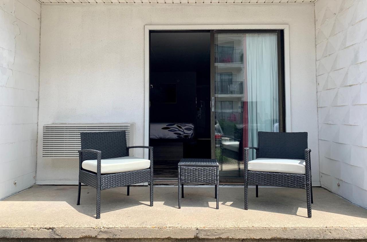 | Simple Life Motel