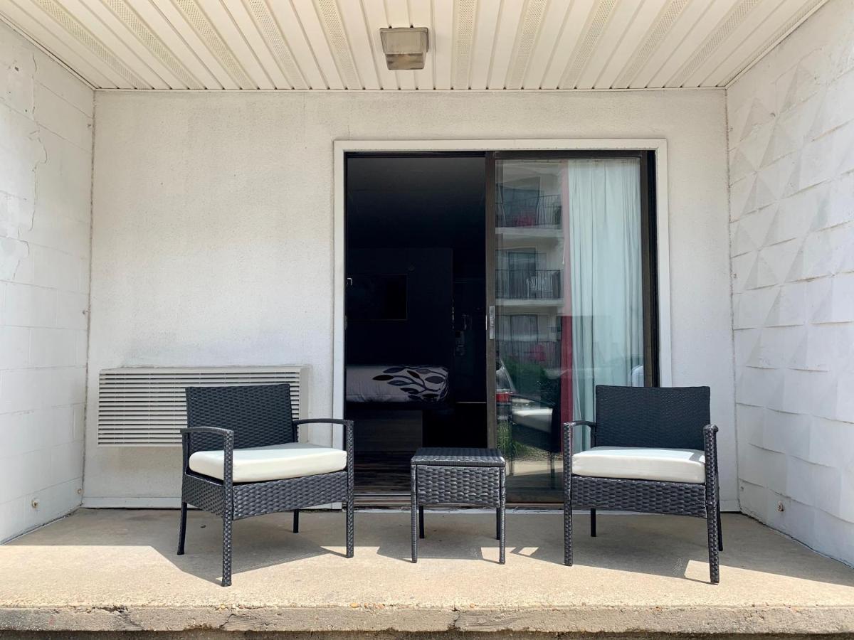 | Simple Life Motel