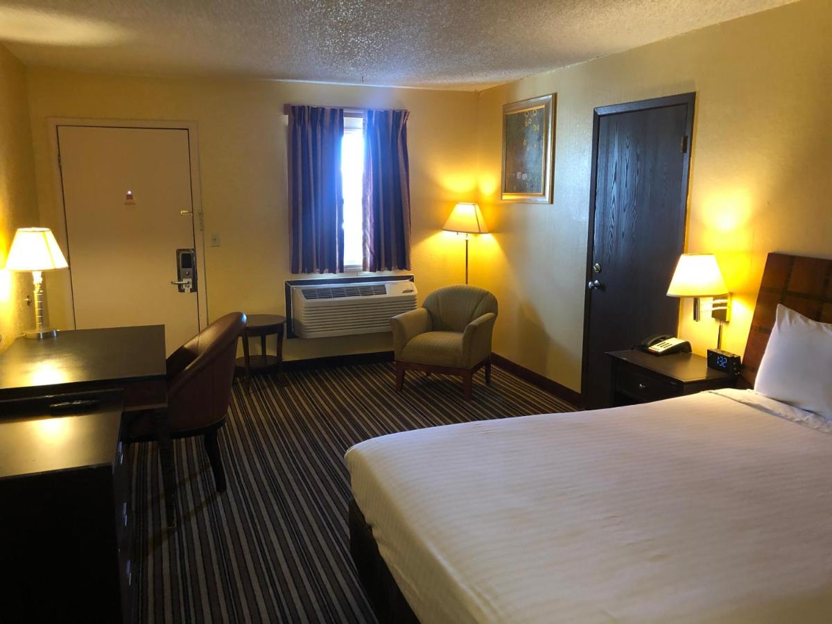 | Nendels Inn & Suites Dodge City Airport