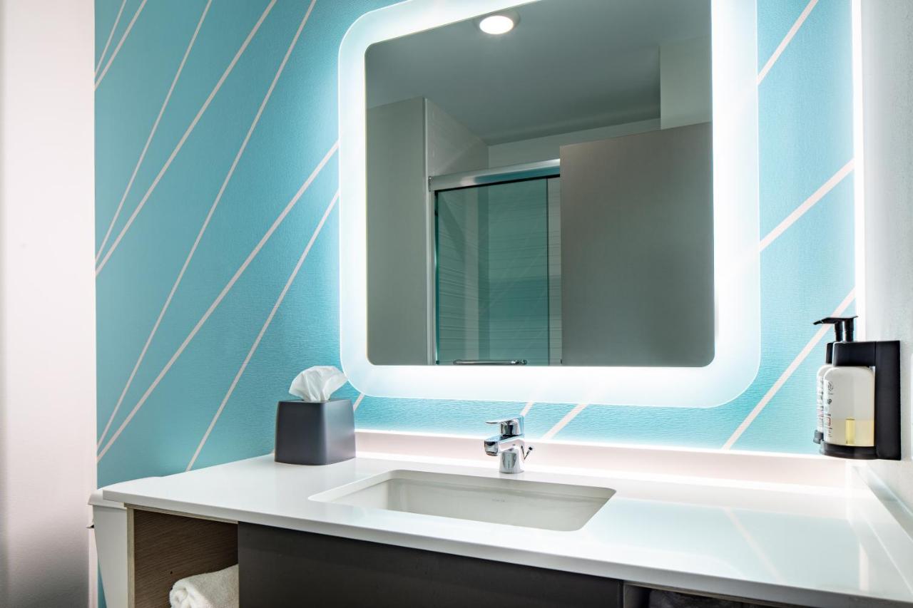 | avid hotels - Madison - Monona, an IHG Hotel