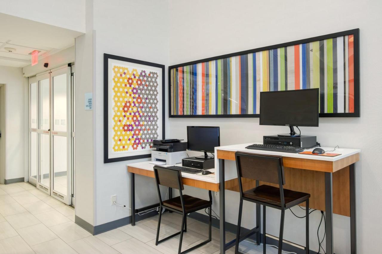 | Holiday Inn Express Hotel & Suites Orlando - Apopka, an IHG Hotel