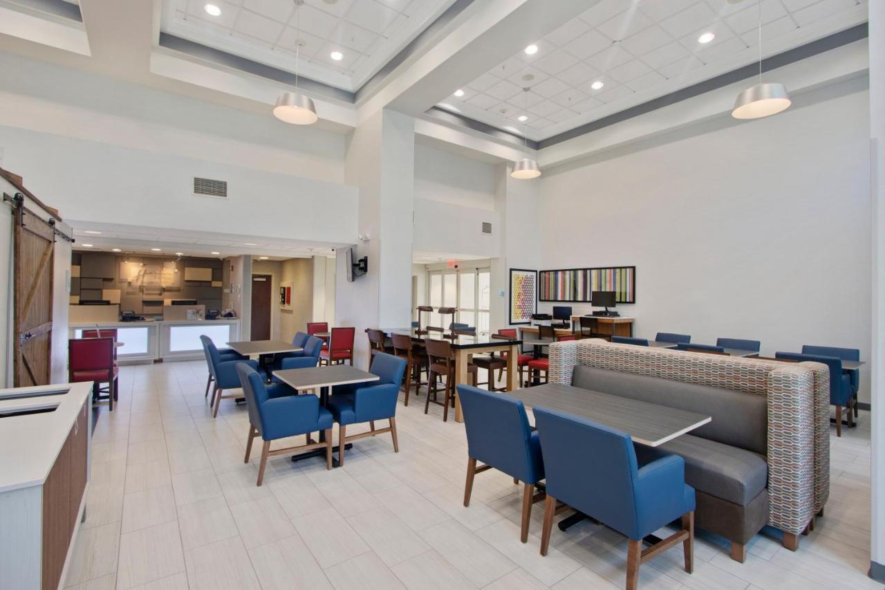 | Holiday Inn Express Hotel & Suites Orlando - Apopka, an IHG Hotel