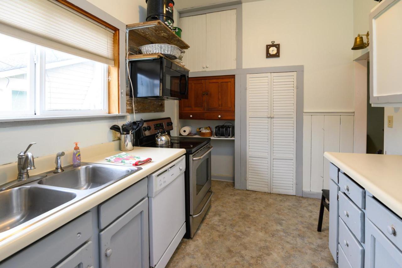  | Karr Beach House on Franklin