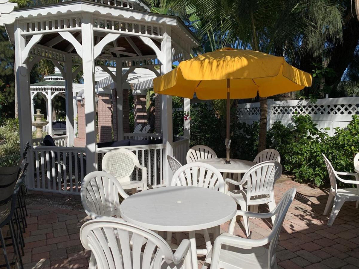 | Coconut Inn Pass-a-Grille Beach