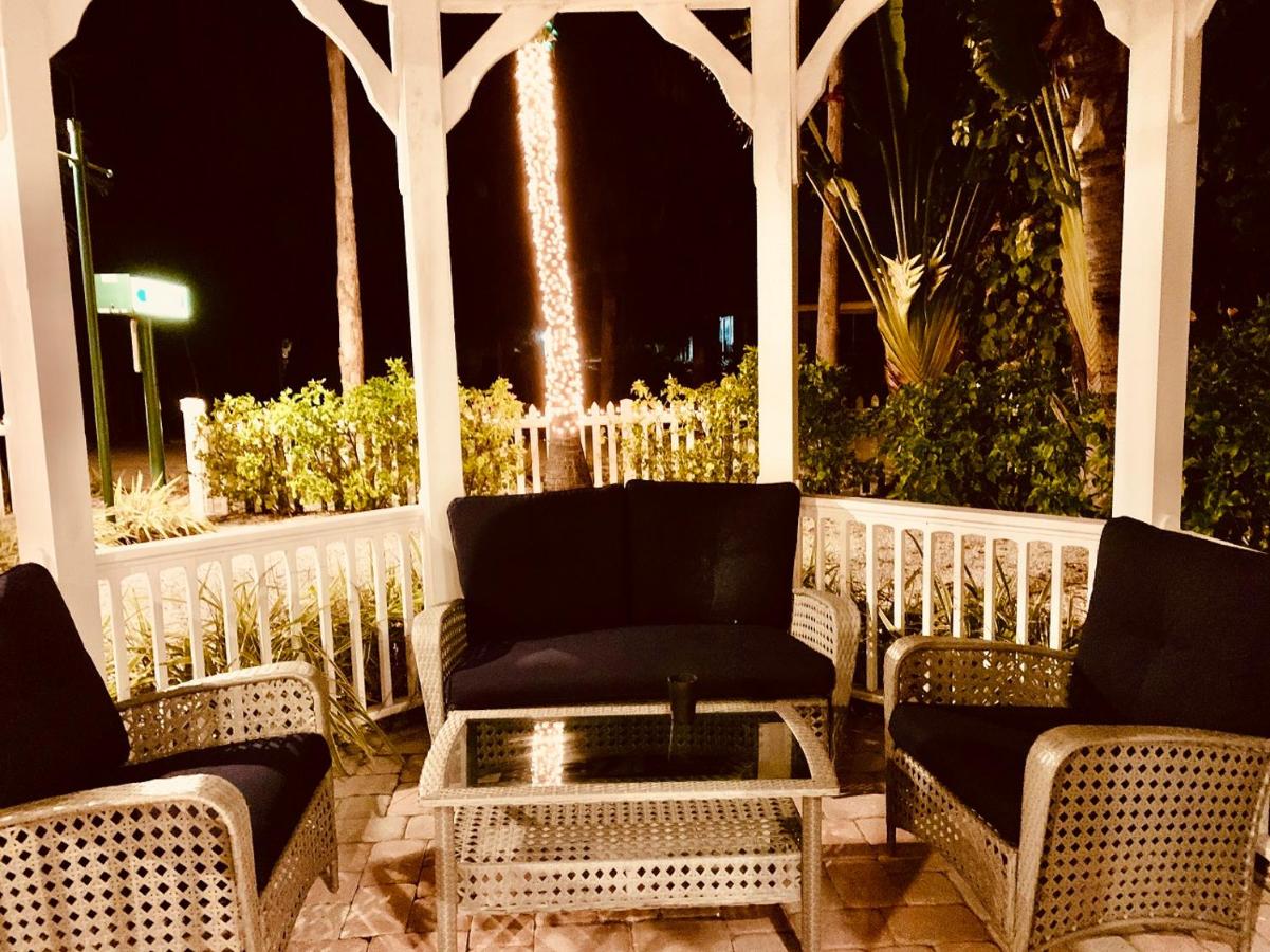 | Coconut Inn Pass-a-Grille Beach