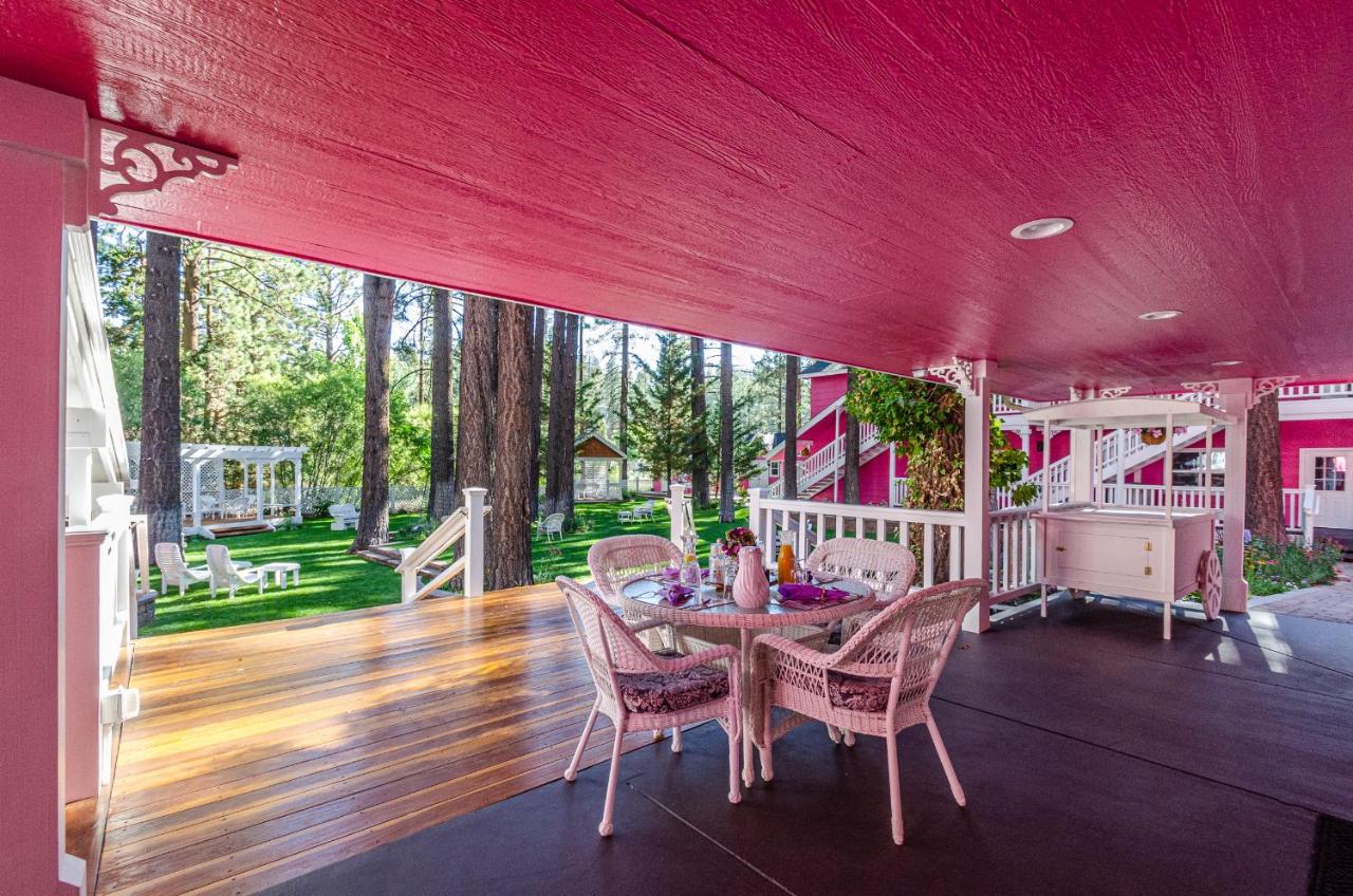 | Apples Bed and Breakfast Inn