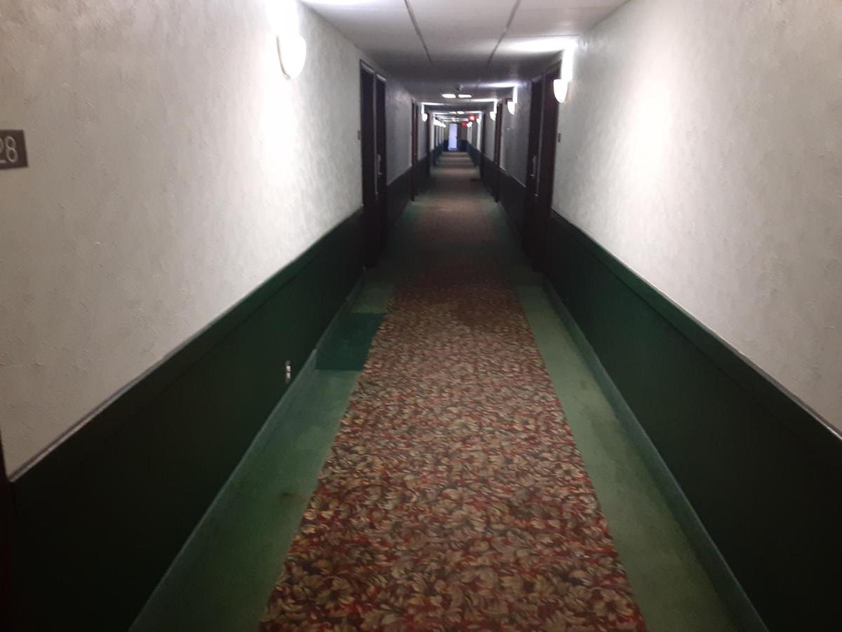 | Vegas Minot Hotel