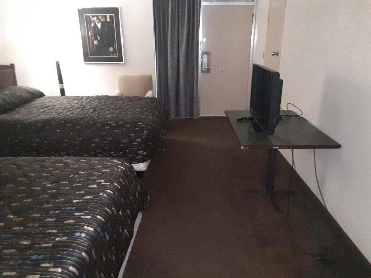 | Vegas Minot Hotel
