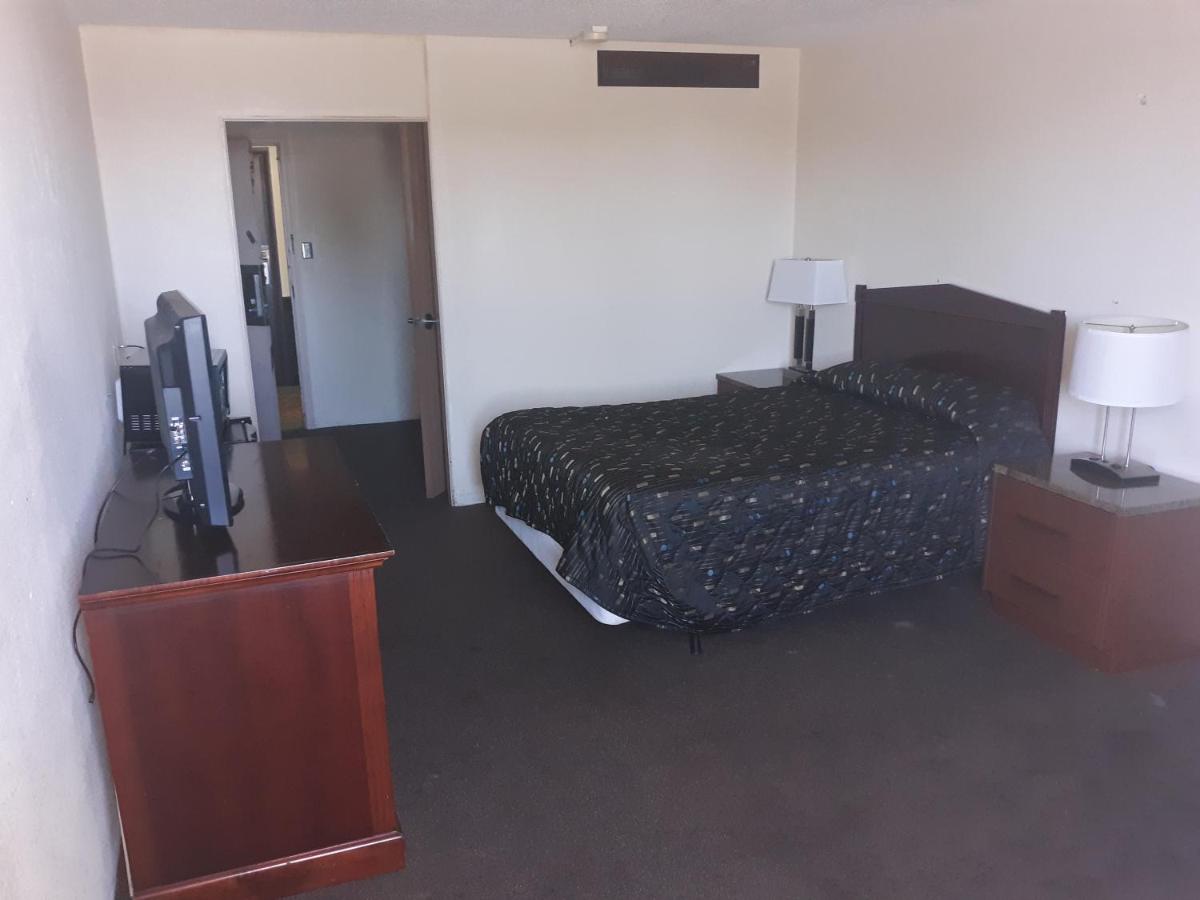 | Vegas Minot Hotel