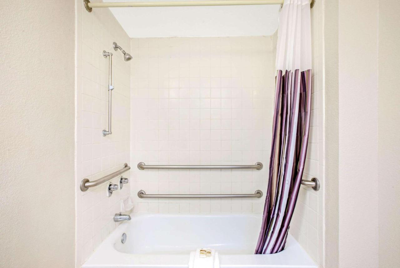 King Room - Disability Access at La Quinta Inn by Wyndham El Paso Cielo Vista