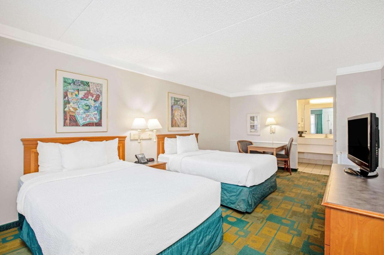 Deluxe Double Room with Two Double Beds at La Quinta Inn by Wyndham El Paso Cielo Vista