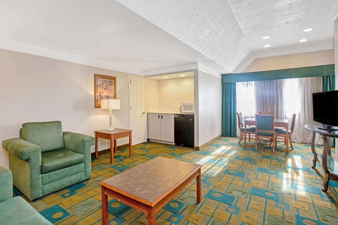 King Suite - Non-Smoking at La Quinta Inn by Wyndham El Paso Cielo Vista