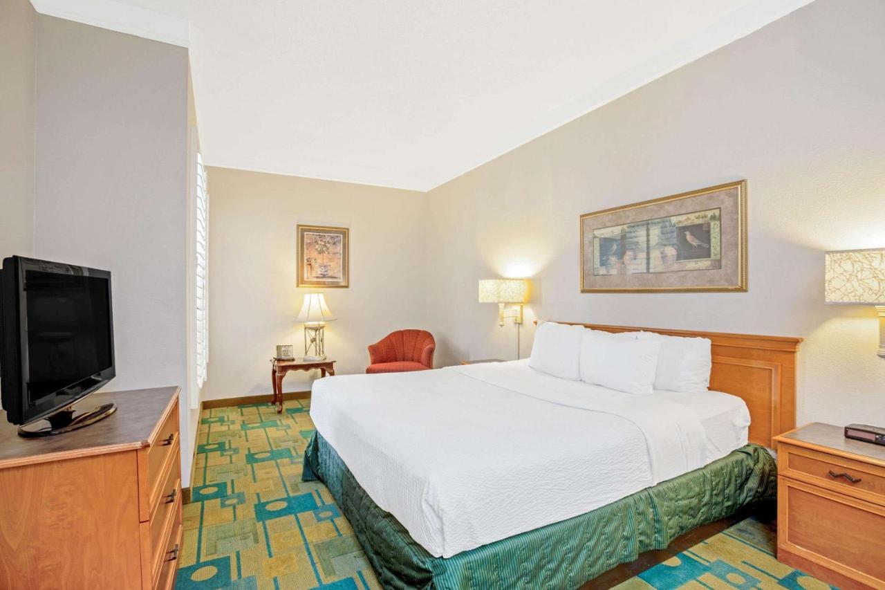 King Room - Disability Access at La Quinta Inn by Wyndham El Paso Cielo Vista