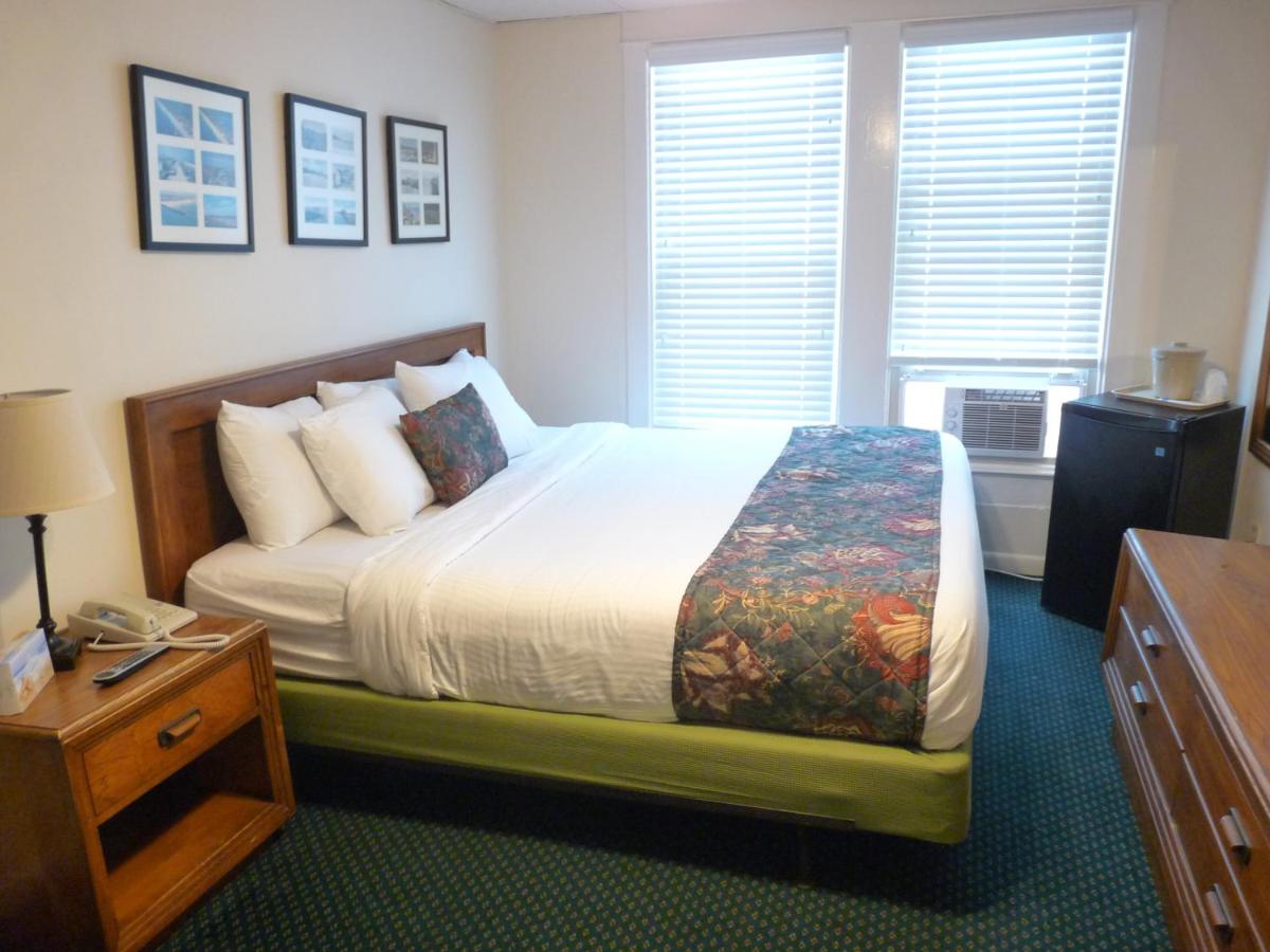 | Shoreham Oceanfront Hotel