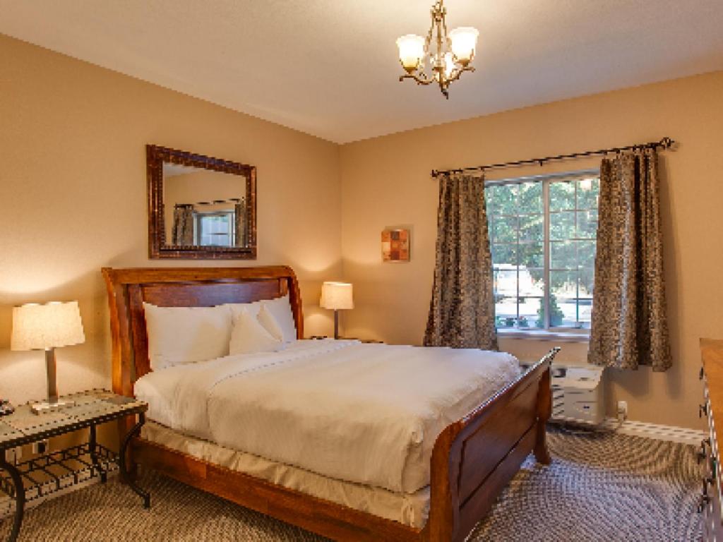 | Leavenworth Village Inn