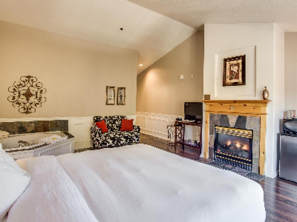 | Leavenworth Village Inn