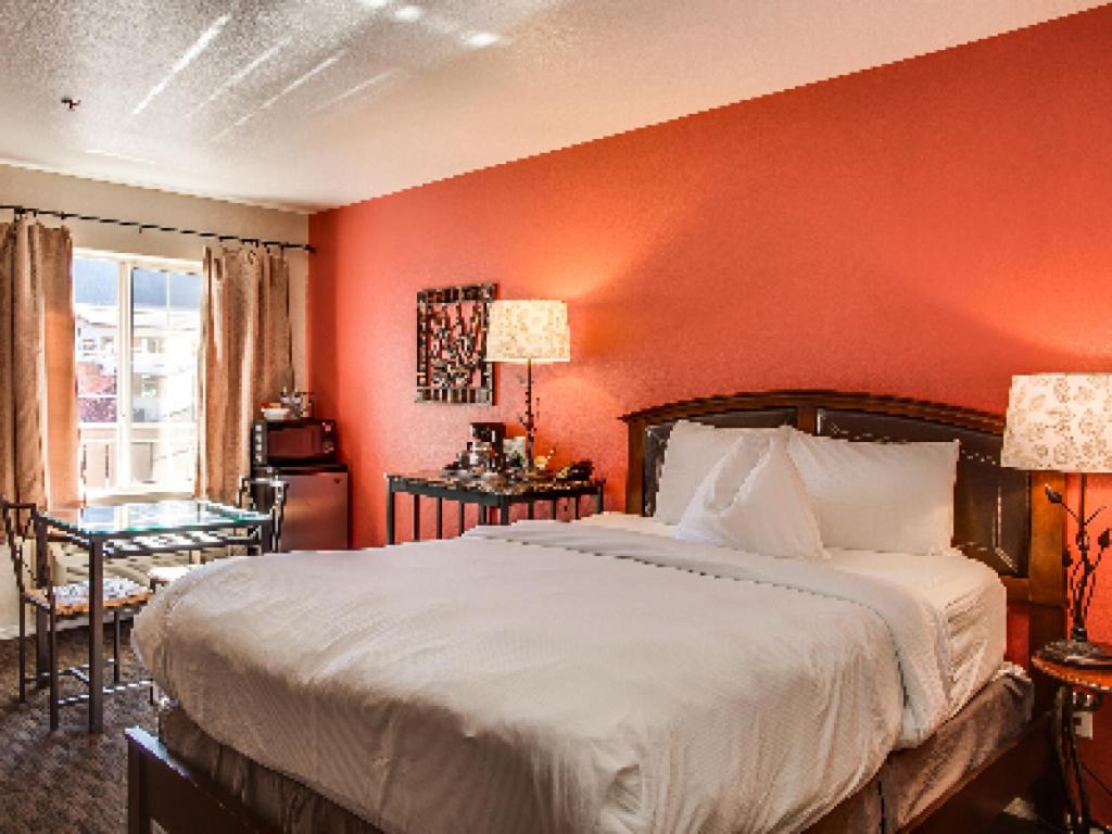 | Leavenworth Village Inn