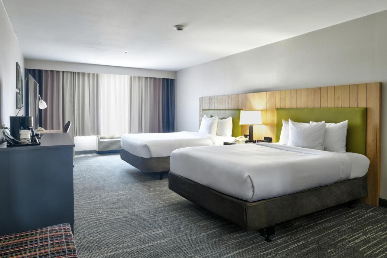 Queen Room with Two Queen Beds - Disability Access at Country Inn & Suites by Radisson, Oklahoma City Airport, OK