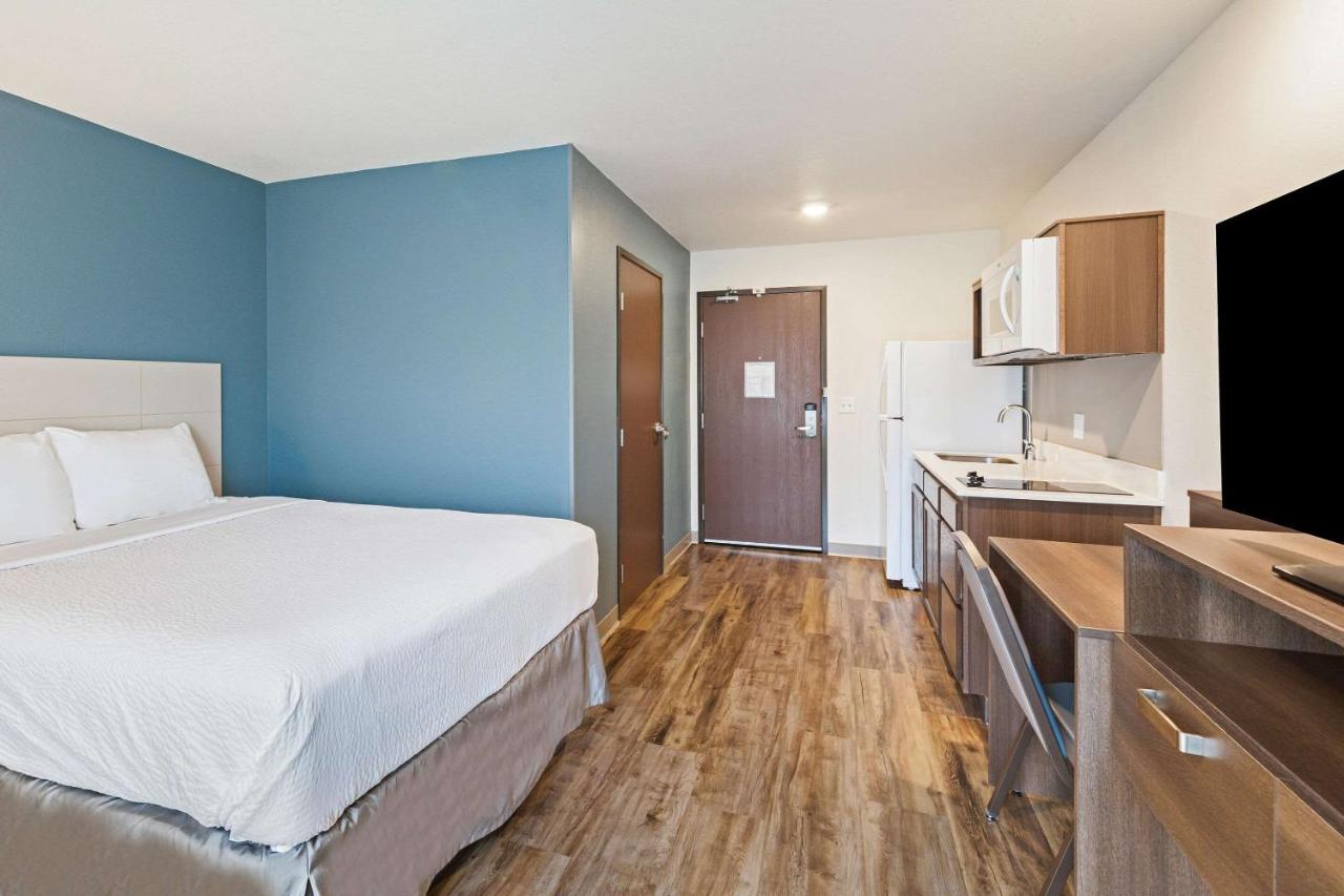 Queen Room with Roll-In Shower - Disability Access/Non-Smoking at WoodSpring Suites Davenport Quad Cities
