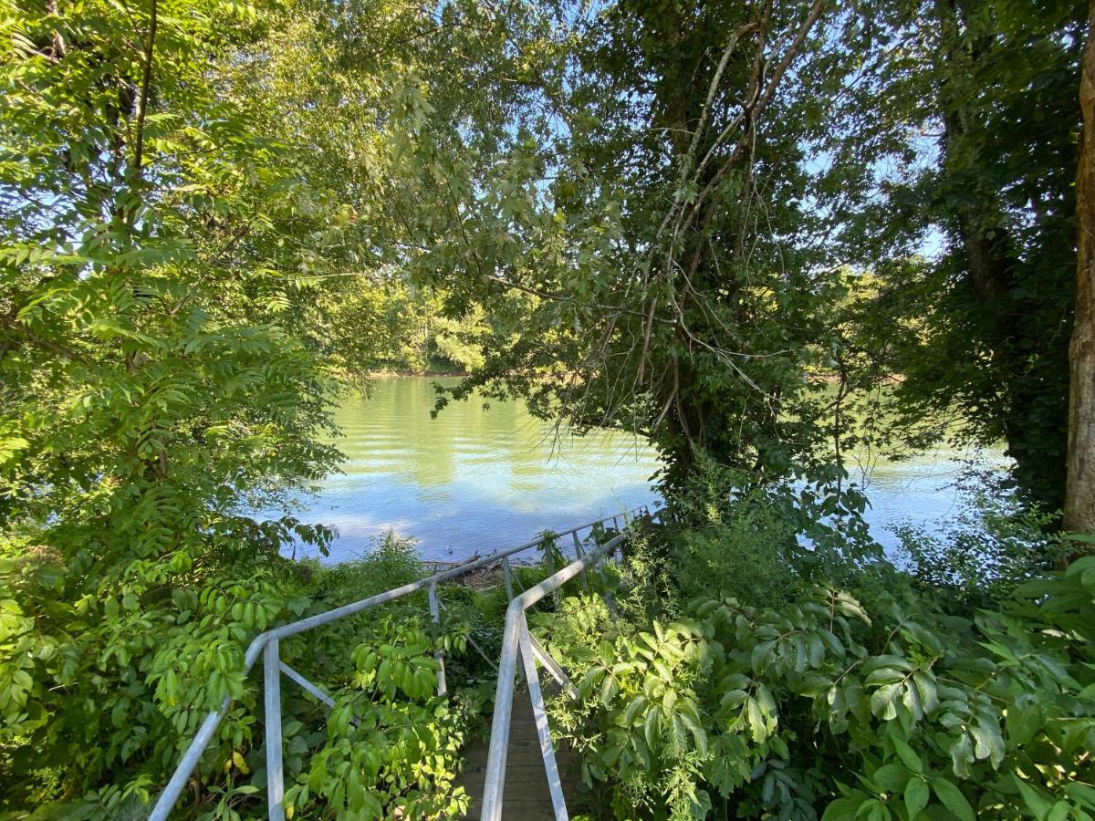  | Riverfront Lodge