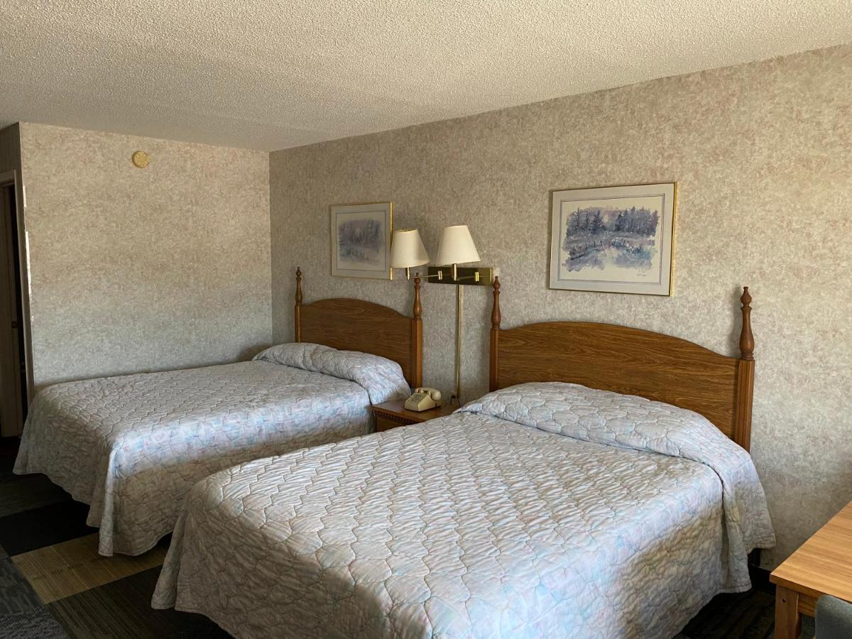 | Riverfront Lodge