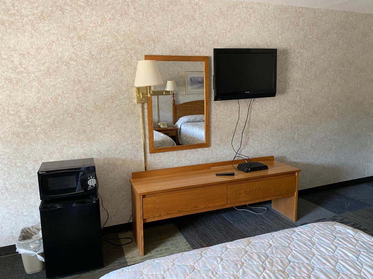 | Riverfront Lodge