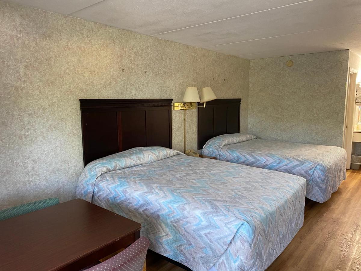 | Riverfront Lodge