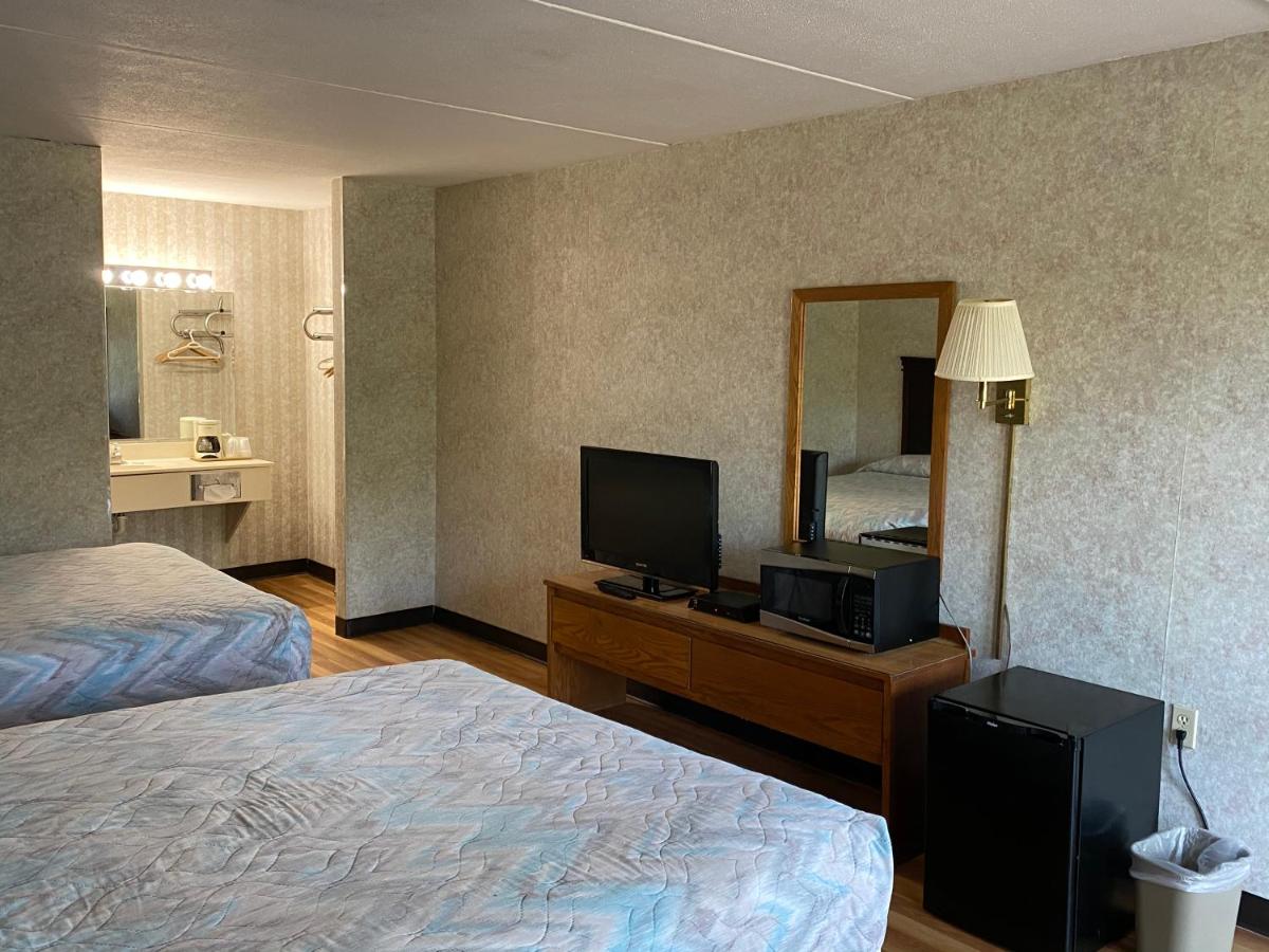 | Riverfront Lodge