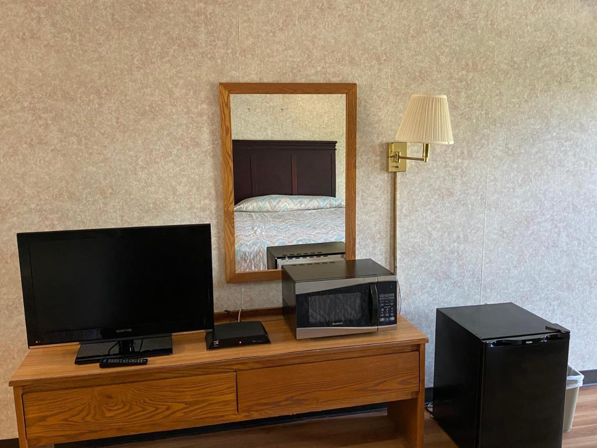 | Riverfront Lodge