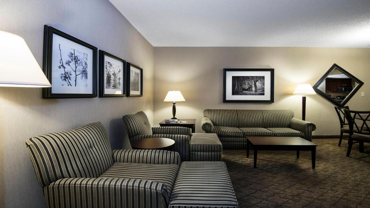 Executive King Room at Holiday Inn Springdale/Fayetteville Area, an IHG Hotel