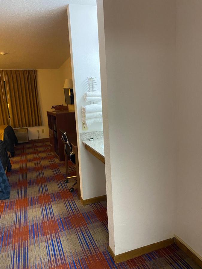 Double Room - Disability Access at Americas Best Value Inn Champaign