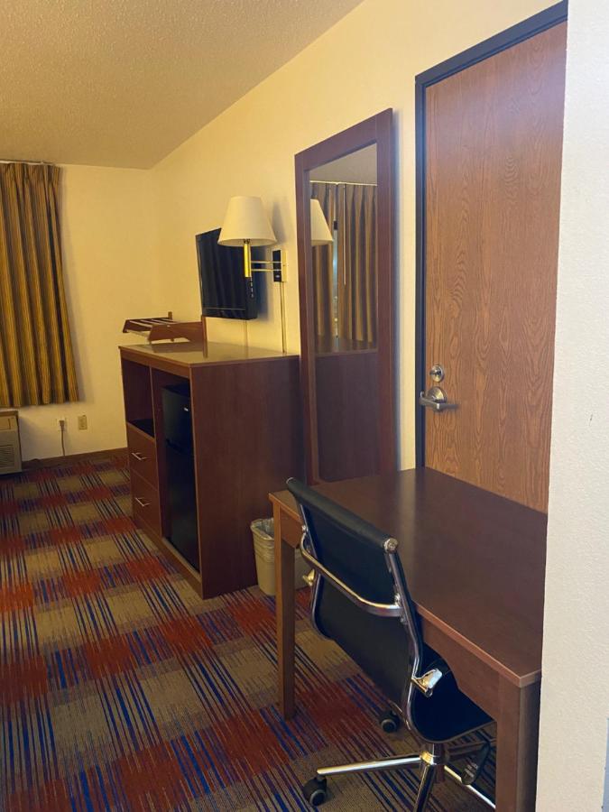 Double Room - Disability Access at Americas Best Value Inn Champaign