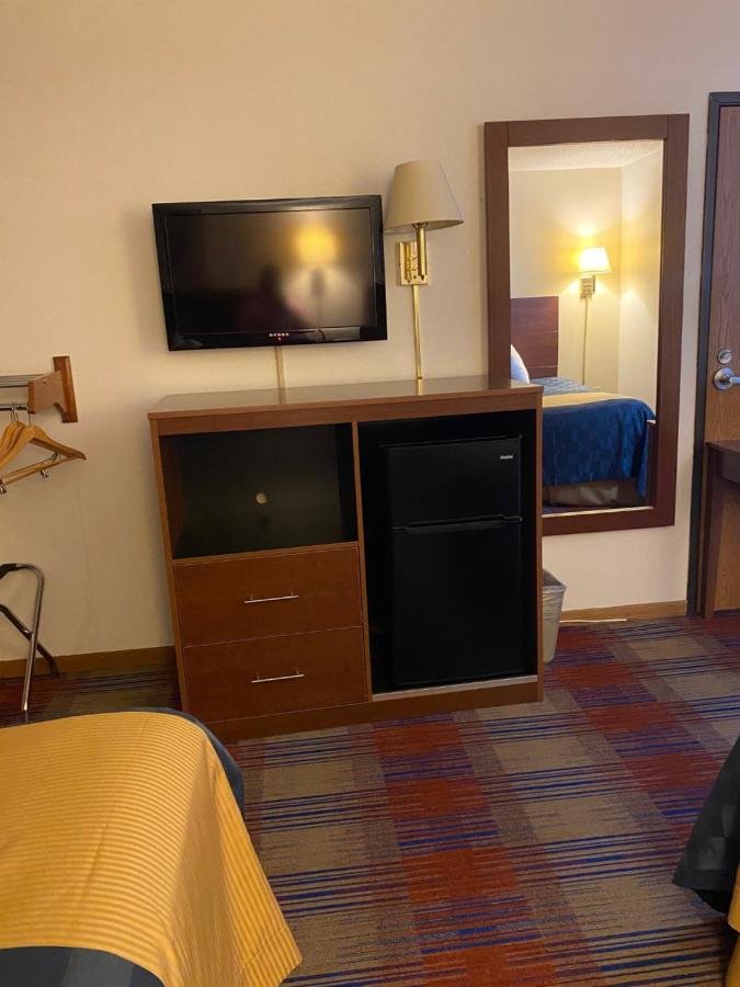 Double Room - Disability Access at Americas Best Value Inn Champaign