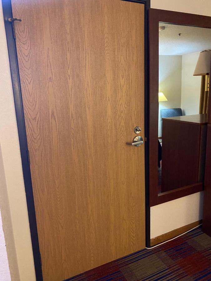 Queen Room - Disability Access at Americas Best Value Inn Champaign