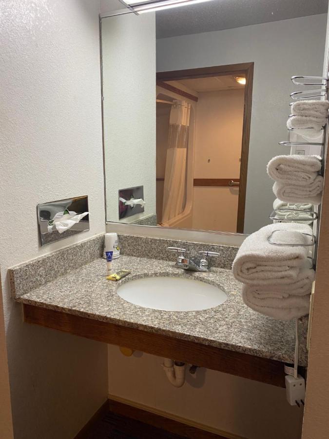 Queen Room - Disability Access at Americas Best Value Inn Champaign