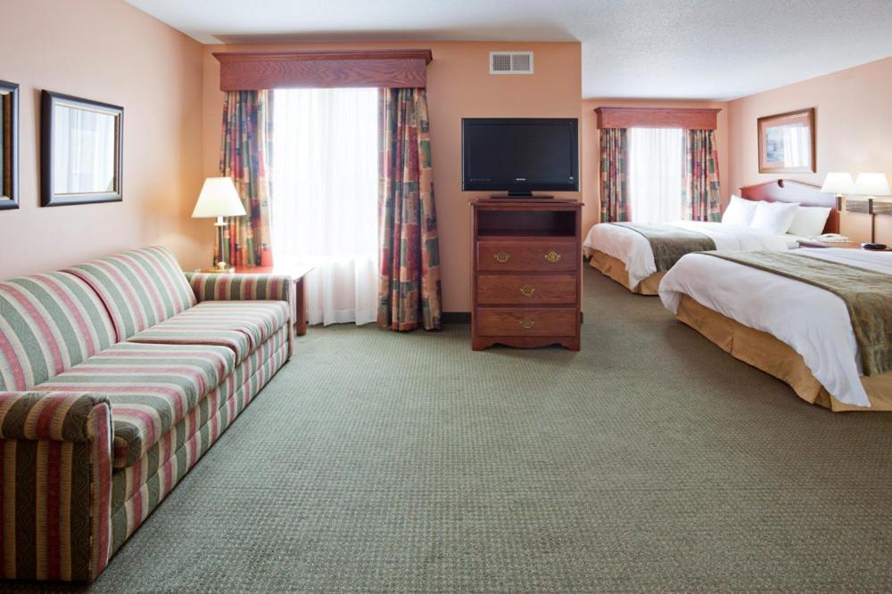 Deluxe Queen Suite at Grandstay Residential Suites Hotel - Sheboygan