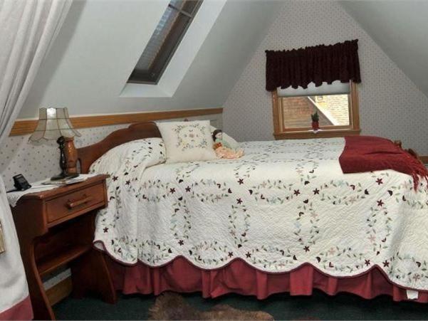 | Victorian Loft Bed and Breakfast