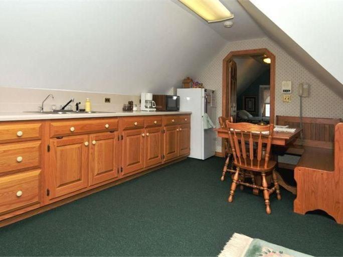 | Victorian Loft Bed and Breakfast