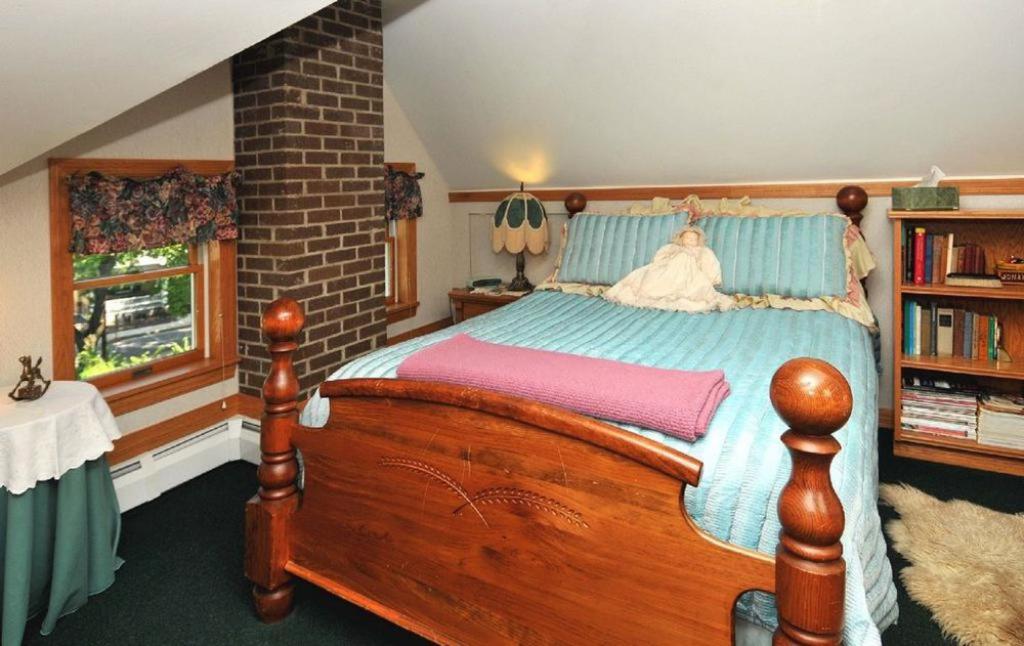 | Victorian Loft Bed and Breakfast