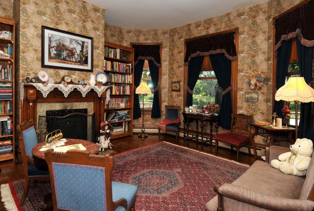 | Victorian Loft Bed and Breakfast