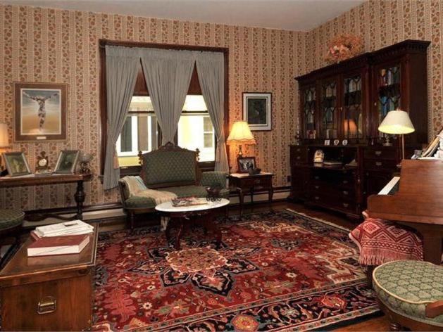 | Victorian Loft Bed and Breakfast