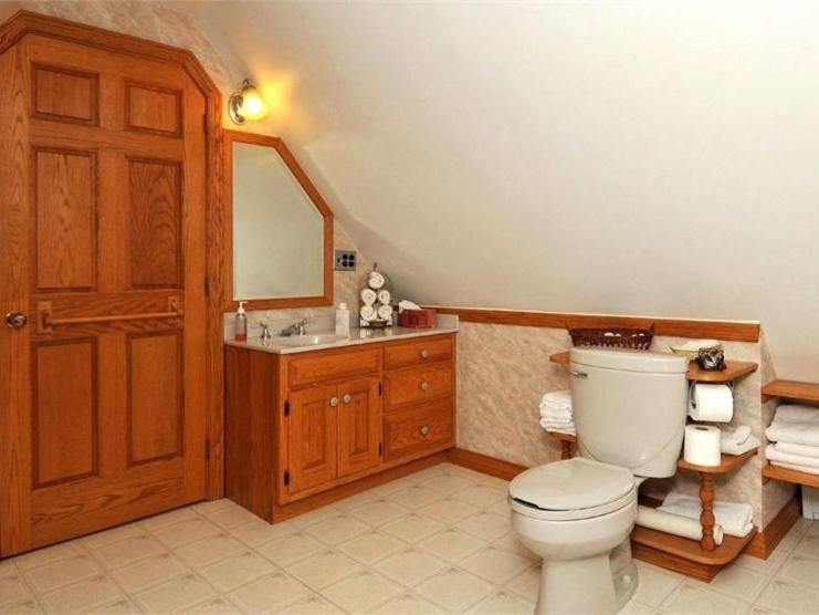 | Victorian Loft Bed and Breakfast