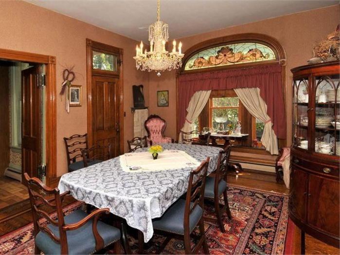 | Victorian Loft Bed and Breakfast
