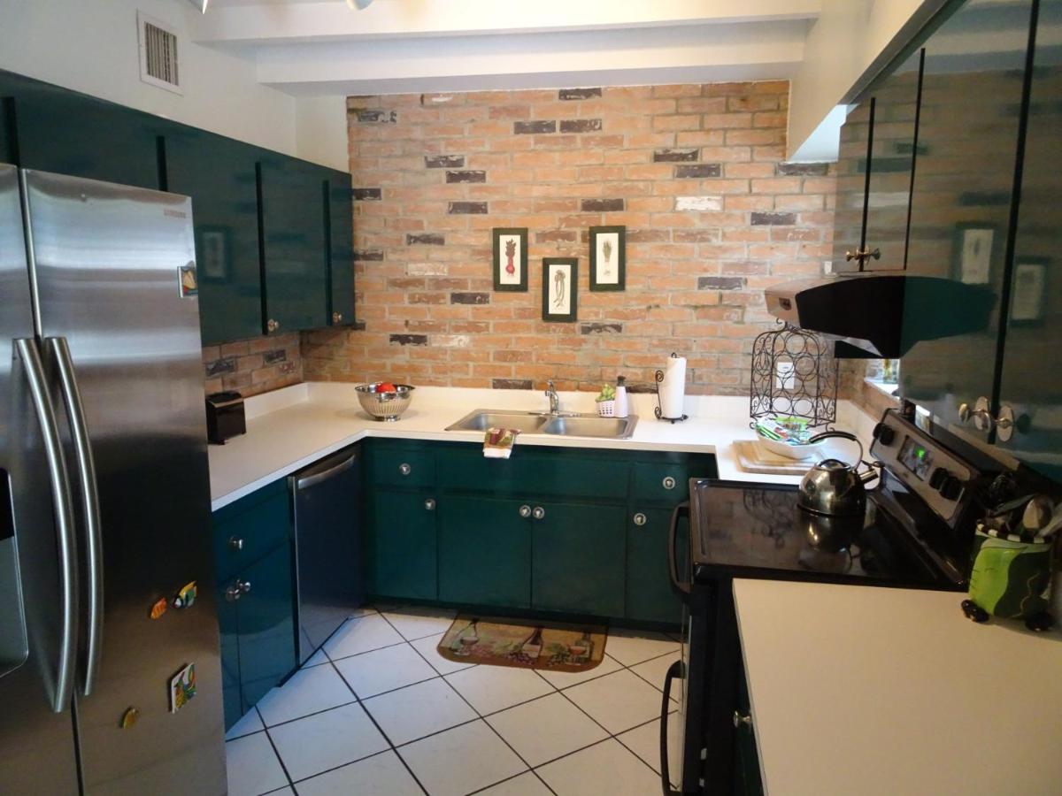 Deluxe Apartment at Suite Dreams Inn by the beach